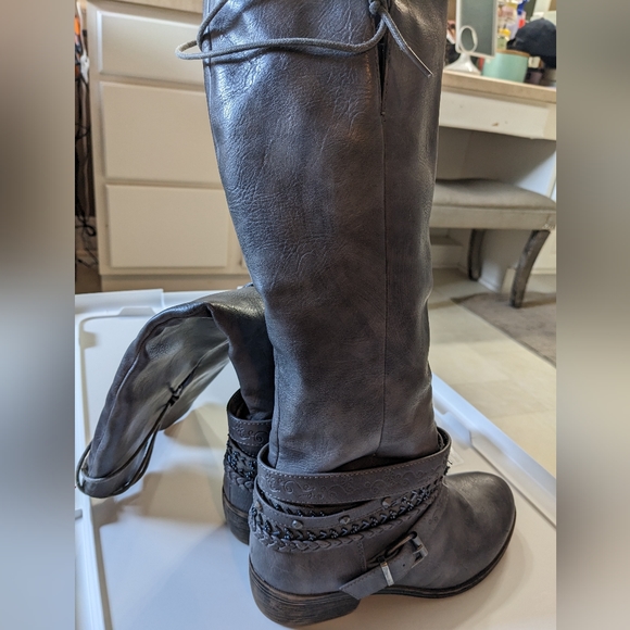 Women's boots - Picture 2 of 3